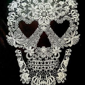 Large Black Fifth Sun Lace Skull T-shirt
